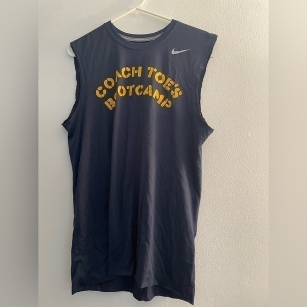 Nike’s dri-fit coach toe’s bootcamp sleeveless workout shirt size medium